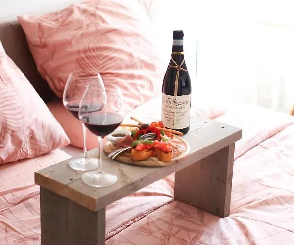 Bed And Wine Nonsolovino Alojamento de Acomodação e Pequeno-almoço