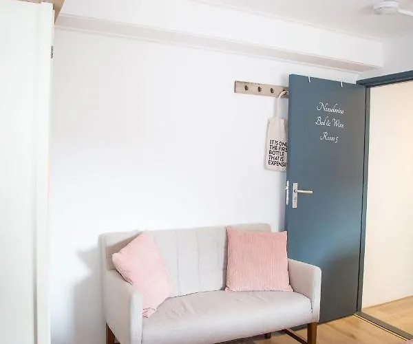 Bed And Wine Nonsolovino Alojamento de Acomodação e Pequeno-almoço